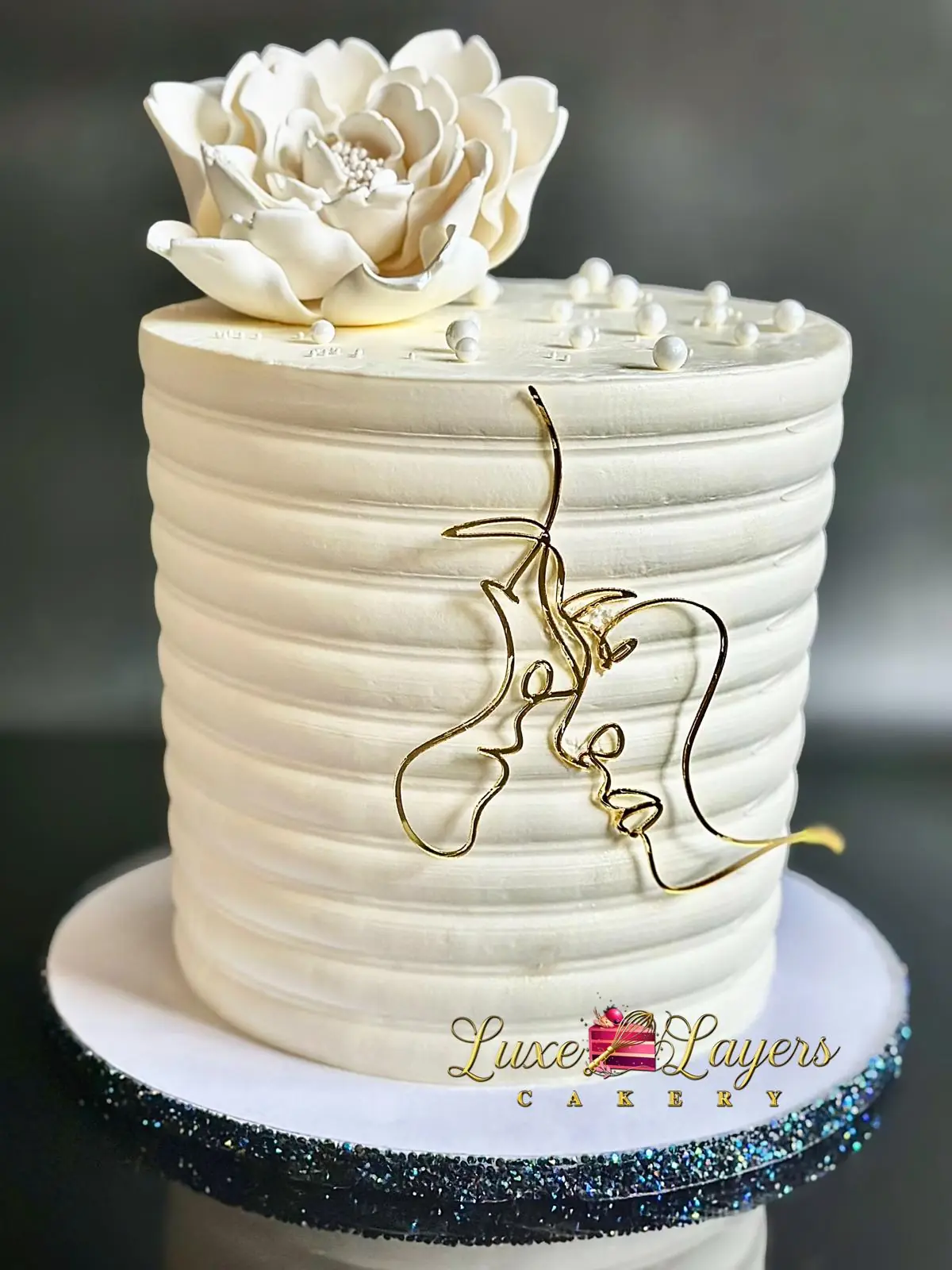 red velvet cake Miami romantic anniversary ivory gold wire couple design Luxe Layers Cakery